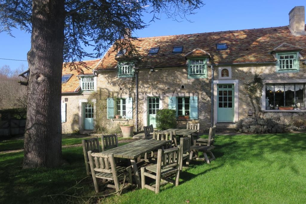 maison Montfort l Amaury : RARE